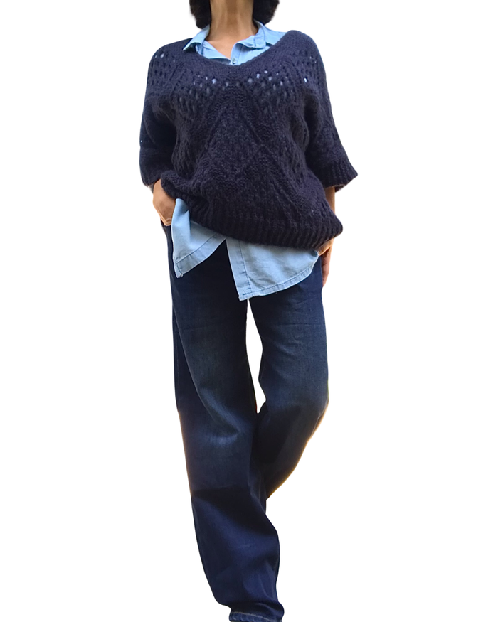 Chandail uni en tricot bleu marin à grandes mailles col en V