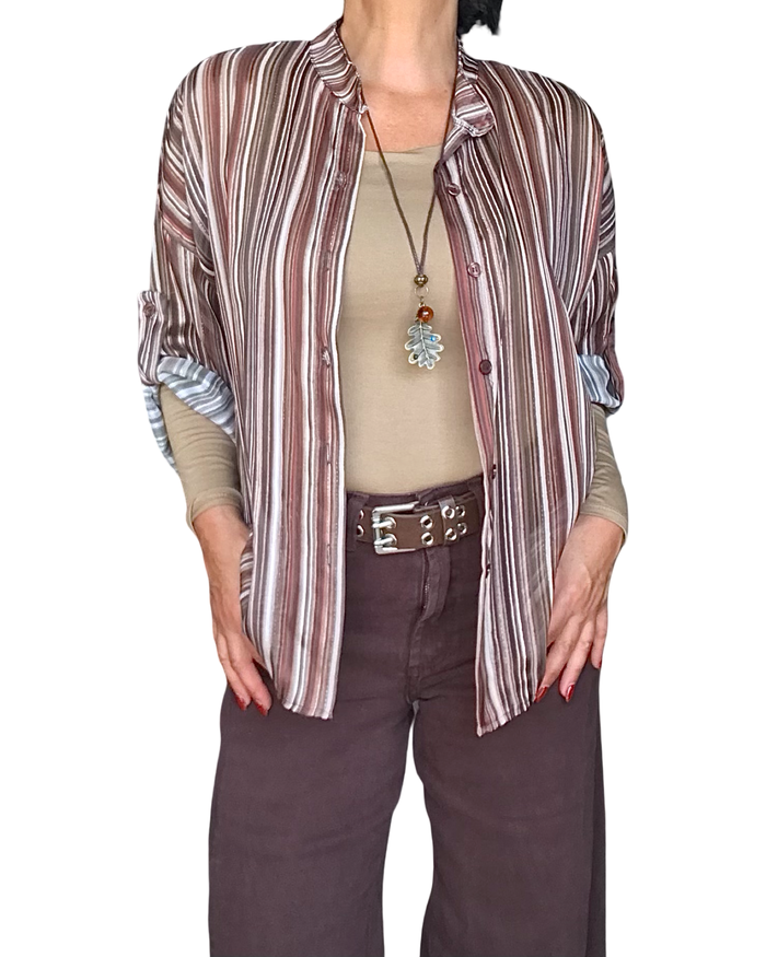 Chemise brune à rayures verticales, manche 3/4 en voile