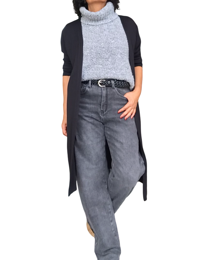 Chandail en tricot gris col roulé manche courte