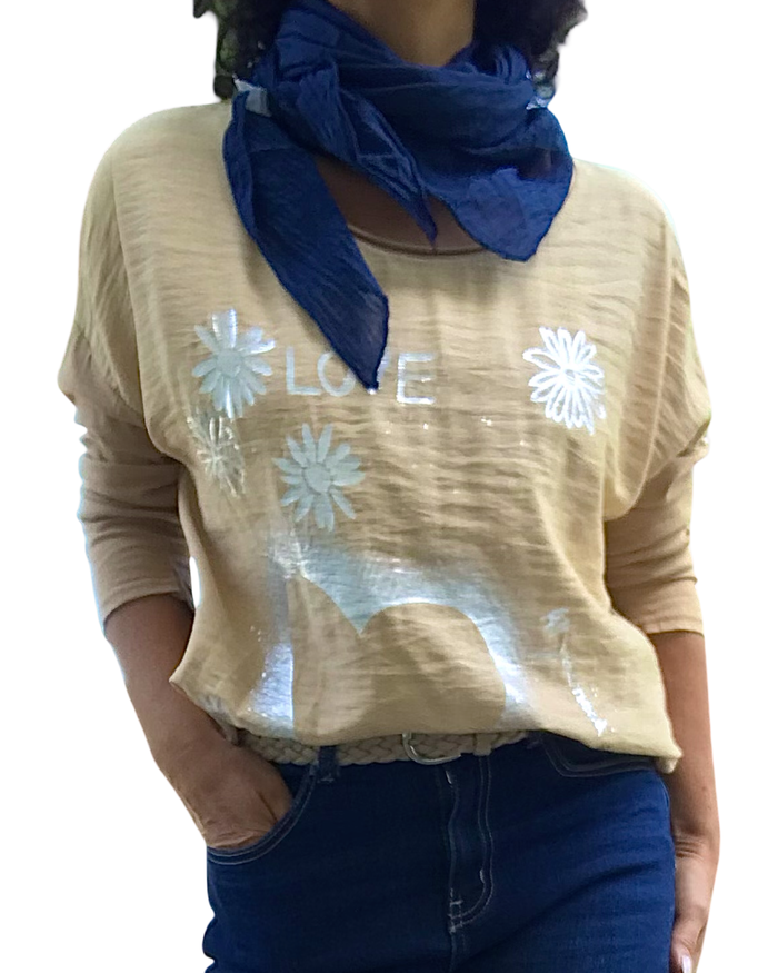 T-shirt manche longue camel avec imprimé argenté de fleur