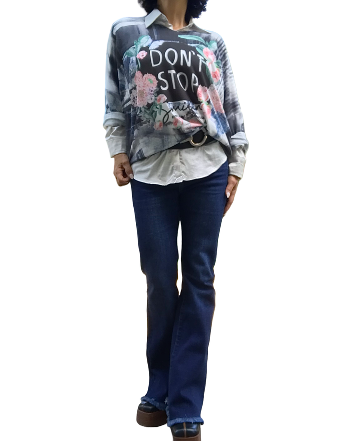 T-shirt col en V manche longue, dessin de fleurs blanc, rose, vert et noir