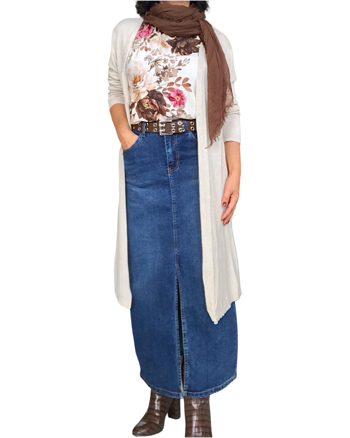 Camisole crème fleuri brun et rouge vin, encolure élastique garni d’une boucle