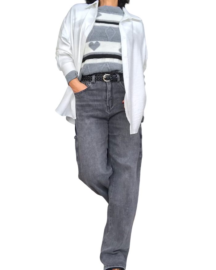 Chandail en tricot gris col rond avec cœur et cerise