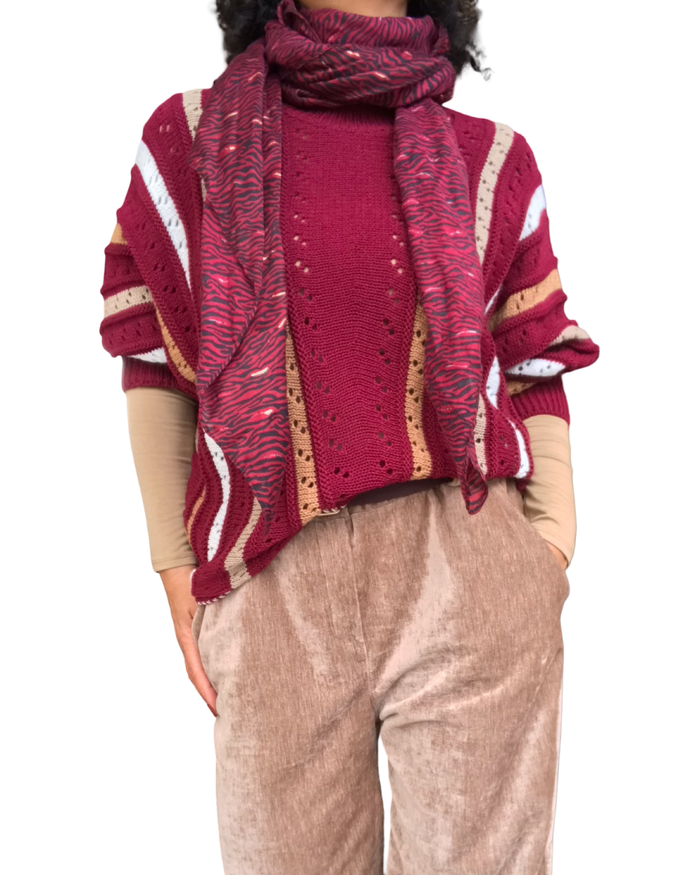 Chandail en tricot rouge vin en pointel rayures verticales, manche longue