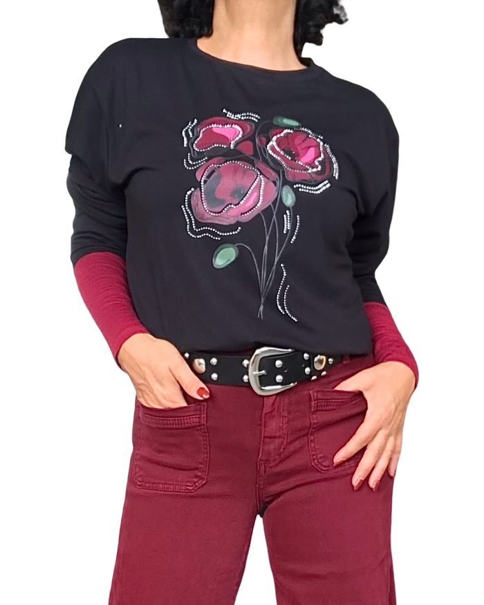 T-shirt manche longue noir avec 3 fleurs rouge vin