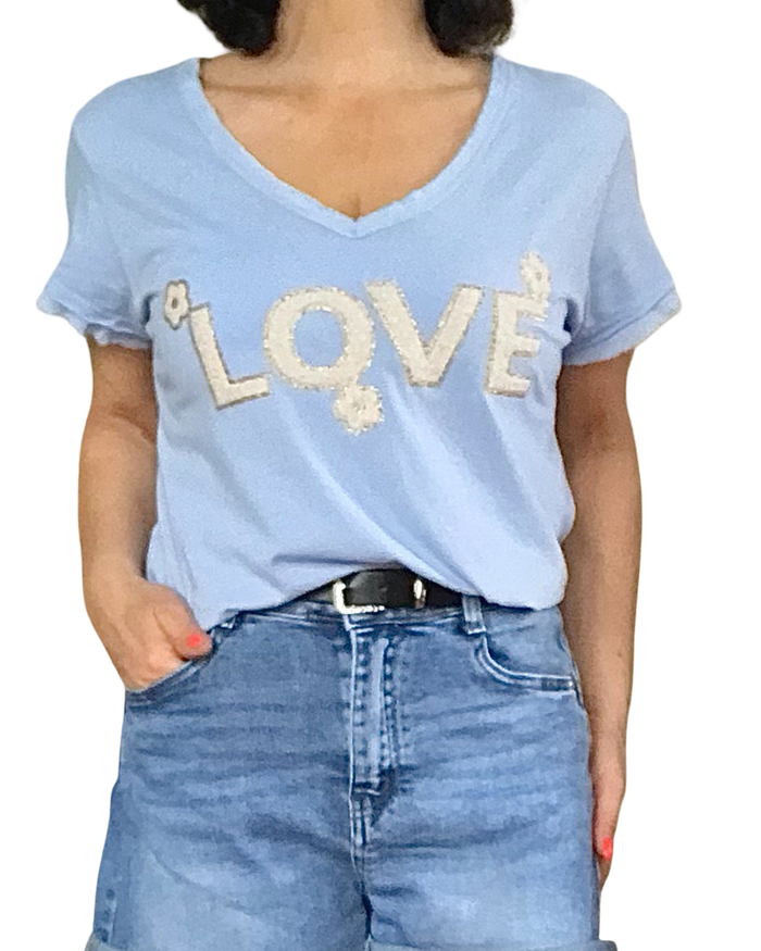 T-shirt bleu ciel  « LOVE » col en V