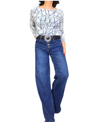 T-shirt crème à lignes bleues abstraites avec jeans bleu large – silhouette complète