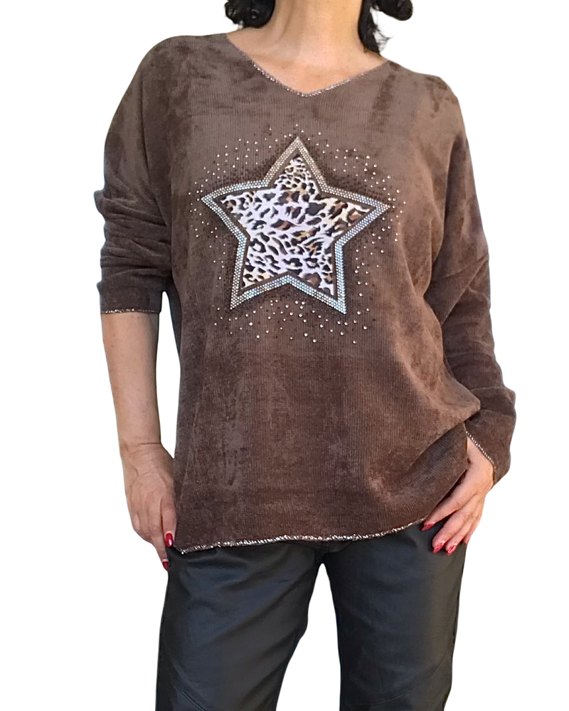 Chandail brun col en V en velours chenille avec une étoile en léopard