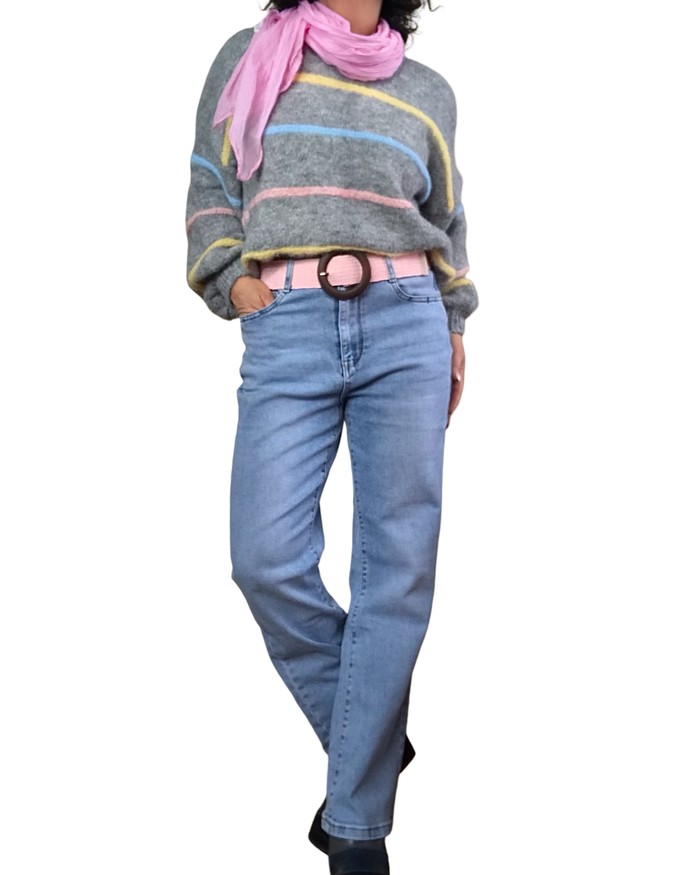 Chandail col rond en tricot gris chiné à 4 fines rayures jaune pale, rose pale et bleu ciel