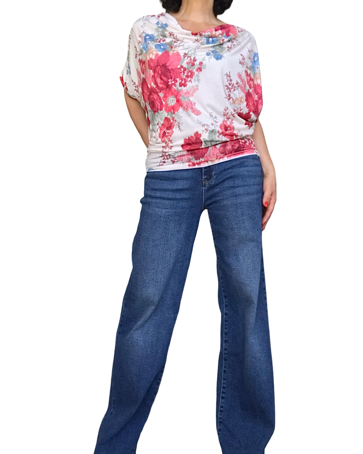 T-shirt fleuri rouge col baveu, plissé sur les côtés