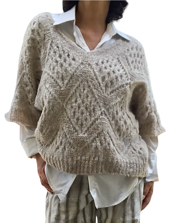 Chandail uni en tricot beige à grandes mailles col en V