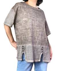 T-shirt uni moka avec un filet au bas garni de boutons