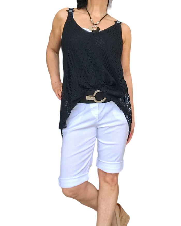 Bermuda blanc à taille élastique avec cordon et boutons décoratifs