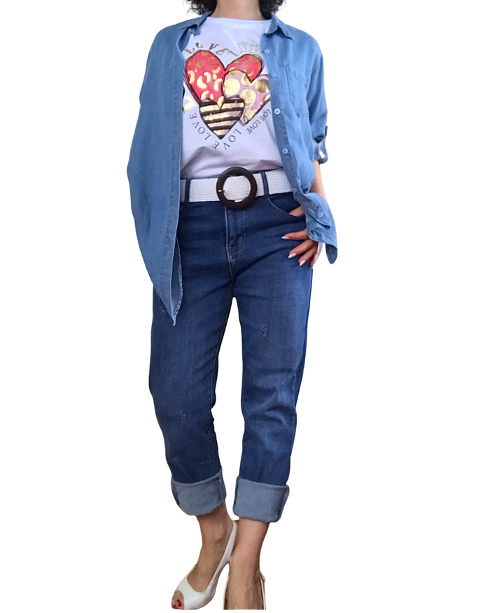 T-shirt blanc avec imprimé de 3 cœurs de grosseur différentes