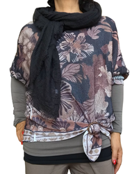 Chandail imprimé grosses fleurs, manche chauve-souris beige, brun et noir avec foulard noir