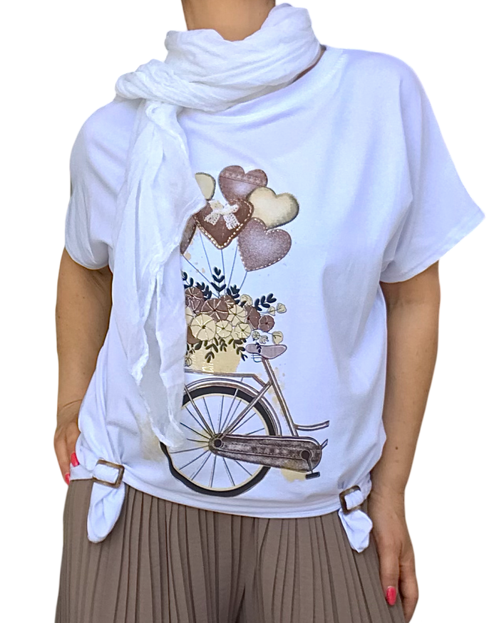 T-shirt blanc vélo et cœur doré – confort chic
