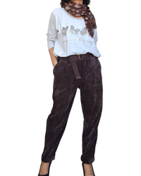 Chandail beige, manche longue avec 4 papillons devant