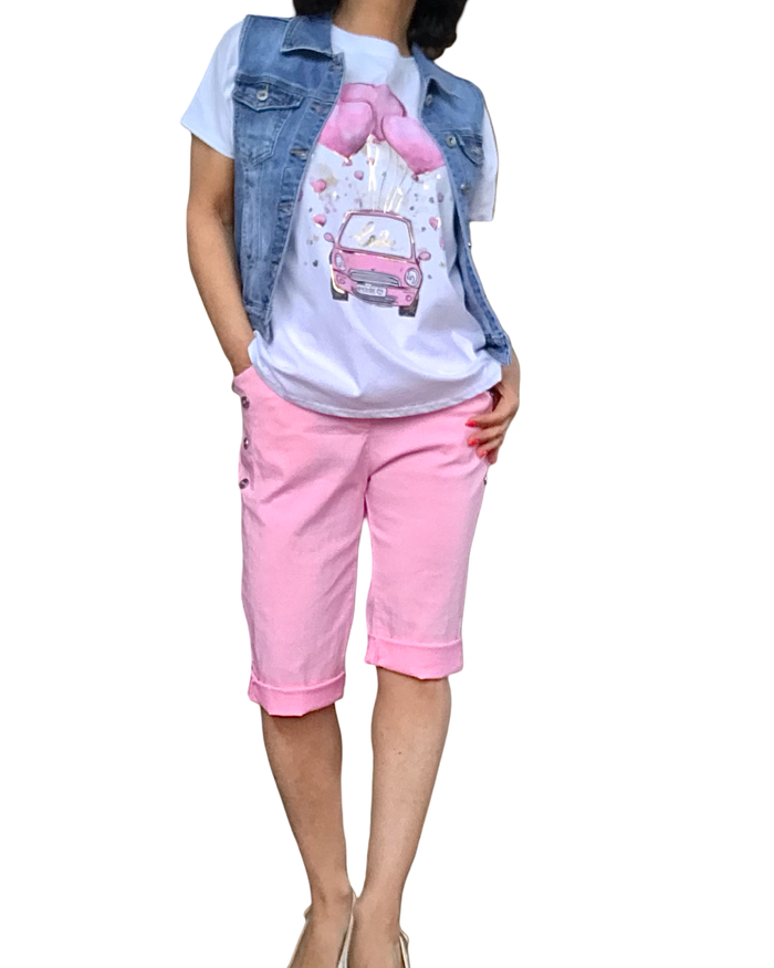T-shirt blanc avec fiat et ballons rose bébé en forme de cœurs