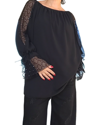 Blouse en voile unie noire, pierres argentées le long des manches et volant au bas