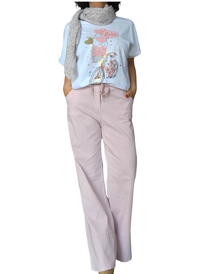 T-shirt blanc avec bicyclette et ballons rose pâle en forme de cœurs