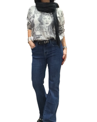 Chandail en tricot uni blanc cassé et noir avec dessin Vogue