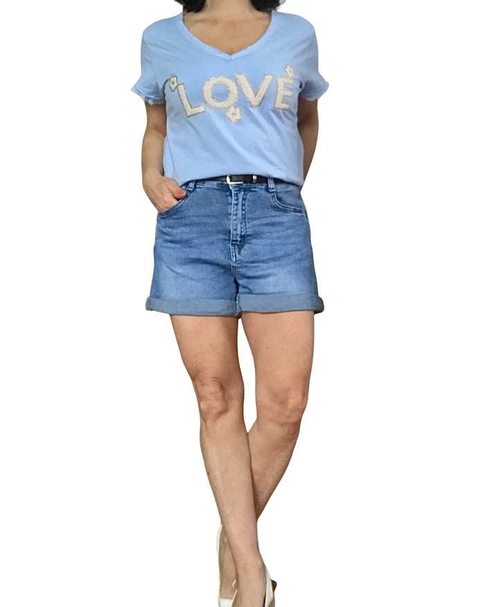 T-shirt bleu ciel  « LOVE » col en V