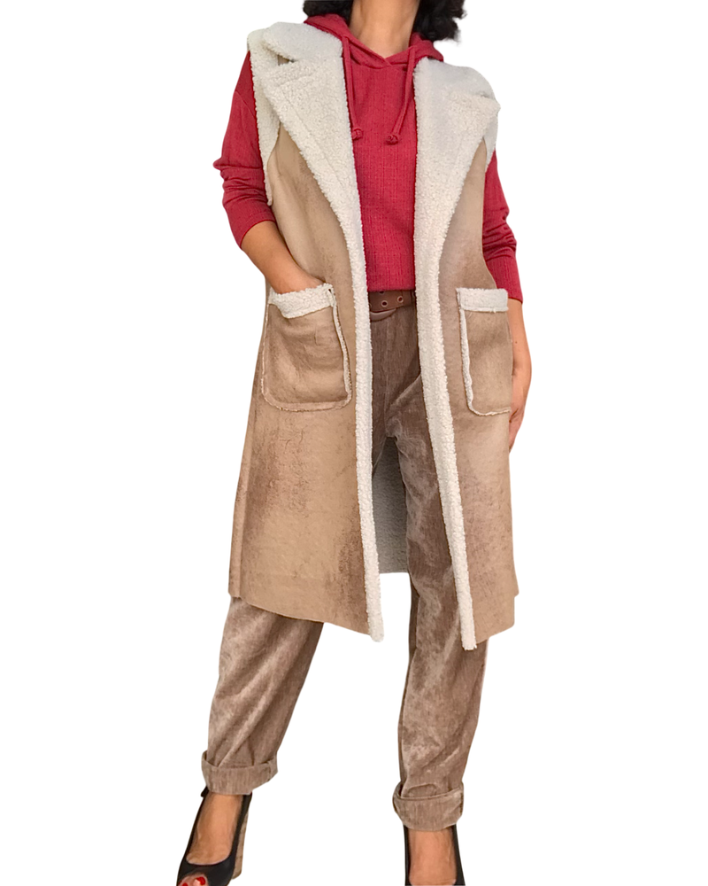 Veste longue en mouton renversé sans manches camel avec deux poches