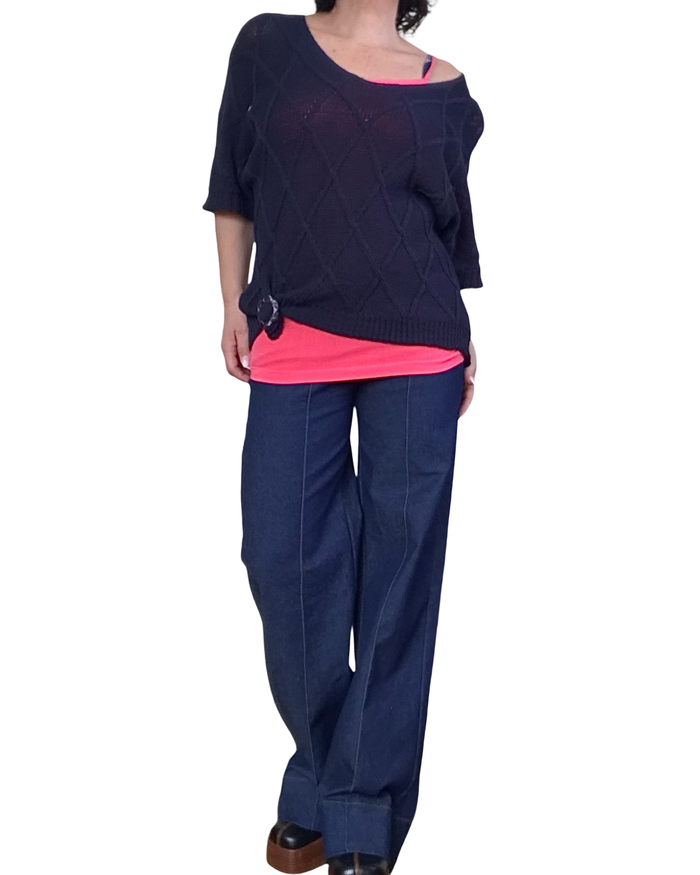 Chandail bleu marin en crochet manche courte