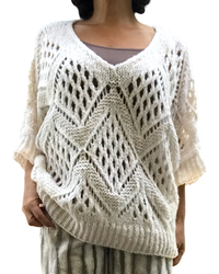 Chandail uni en tricot crème à grandes mailles col en V