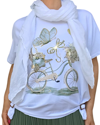 T-shirt blanc vélo doré au style estival