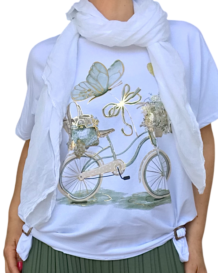 T-shirt blanc vélo doré au style estival