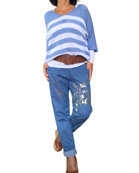 Chandail de tricot rayé bleu jeans et blanc col en V manche courte
