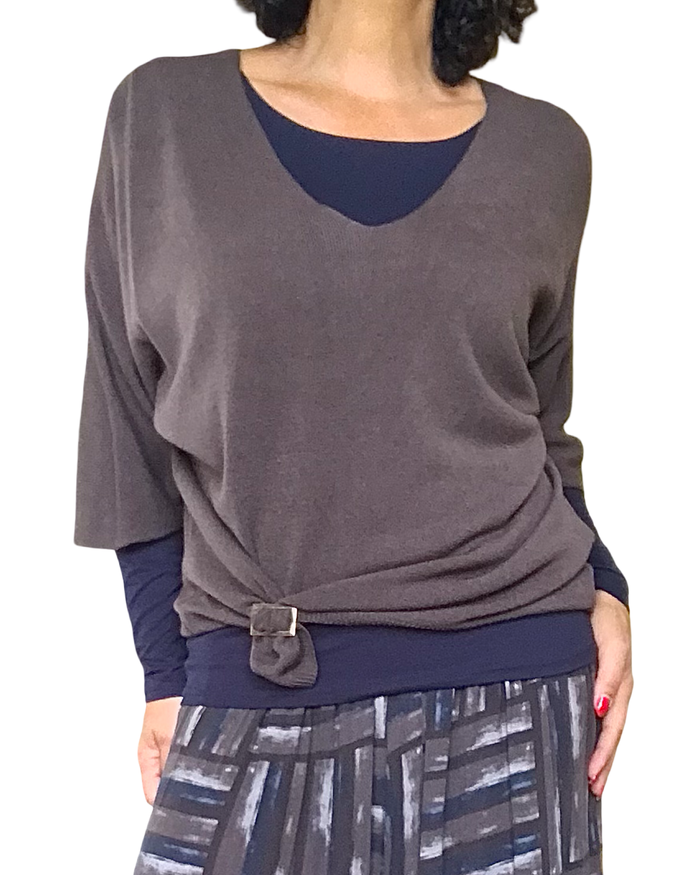 Chandail uni brun, col en V manche 3/4