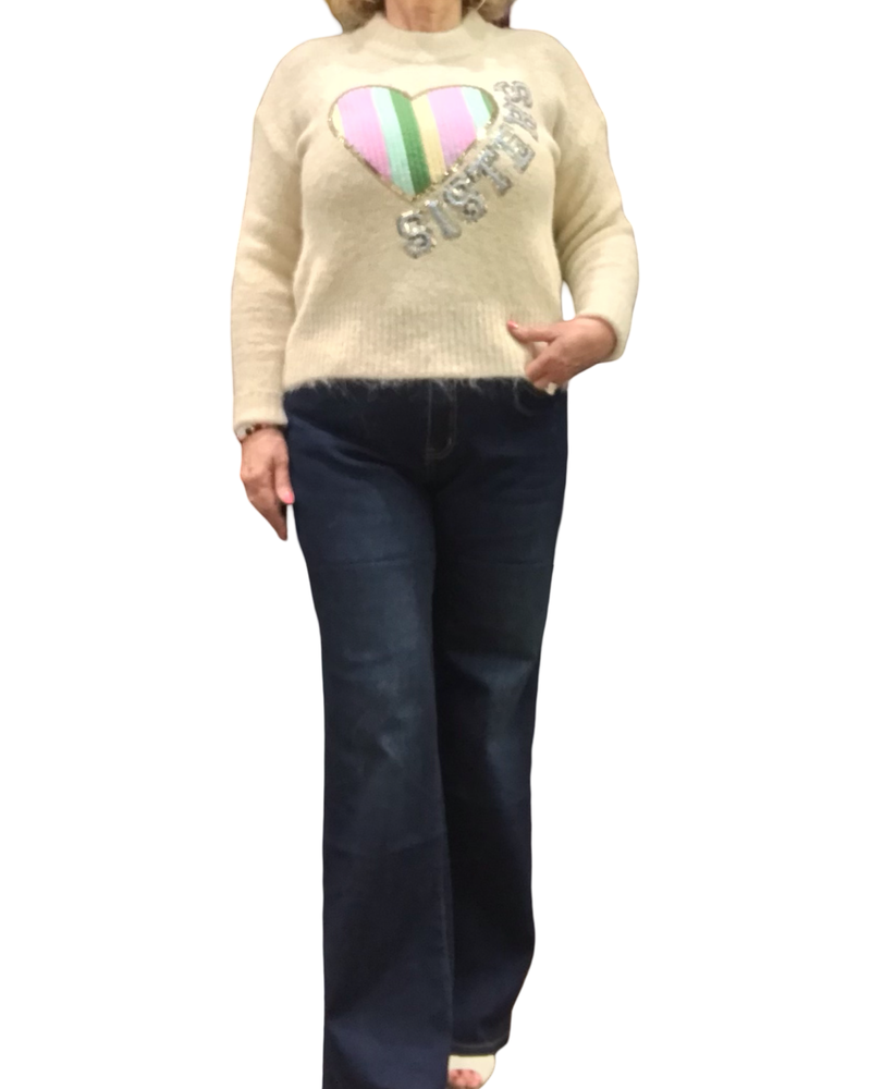 Chandail col montant beige en tricot avec un appliqué de cœur arc-en-ciel