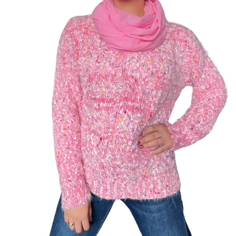 Chandail rouge manche longue pour femme à mailles multicolores, foulard rose et jeans bleu