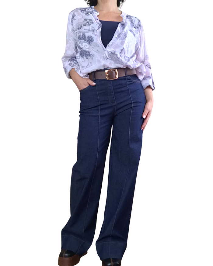 Blouse blanche avec imprimé feuillage rose pale et bleu