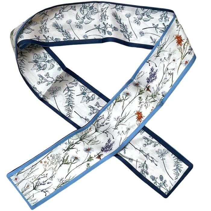 Foulard fleuri étroit en long blanc cassé, bleu marin et bleu ciel 100% polyester