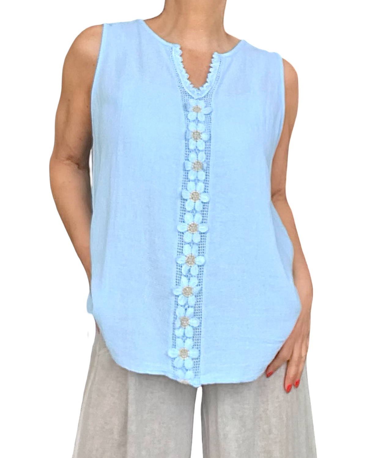 Camisole uni bleu ciel avec une lisière de fleurs brodée devant