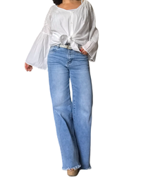 Chemise romantique blanche dentelle et manche cloche | Livraison 10 mai