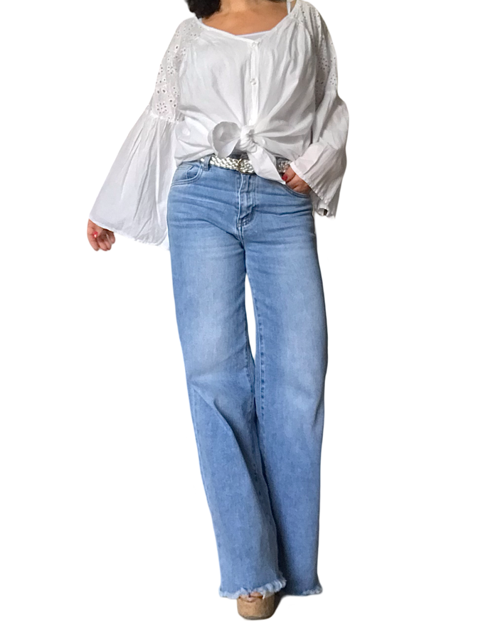 Chemise romantique blanche dentelle et manche cloche | Livraison 10 mai