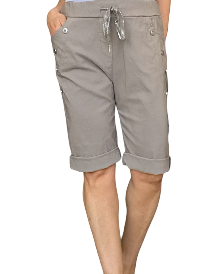 Bermuda moka à taille élastique avec cordon et boutons décoratifs
