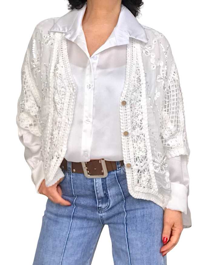 Cardigan en crochet et broderie de fleurs blanc cassé (Livraison 31 mars)