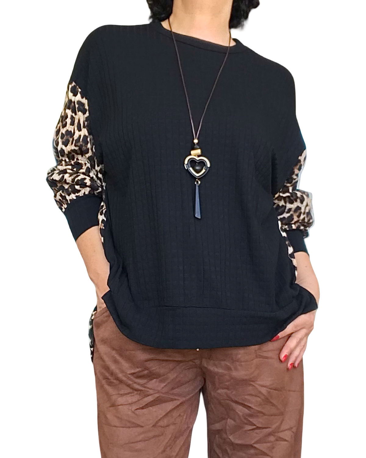 Chandail à manche longue noir avec les manches imprimées léopard