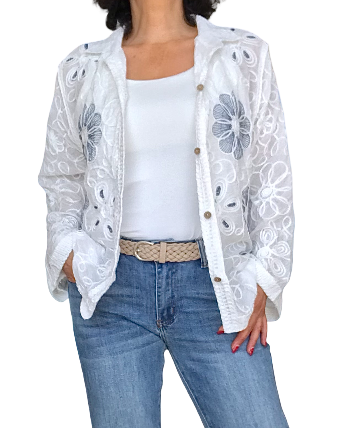 Chemise blanche brodée de fleurs à manche longue