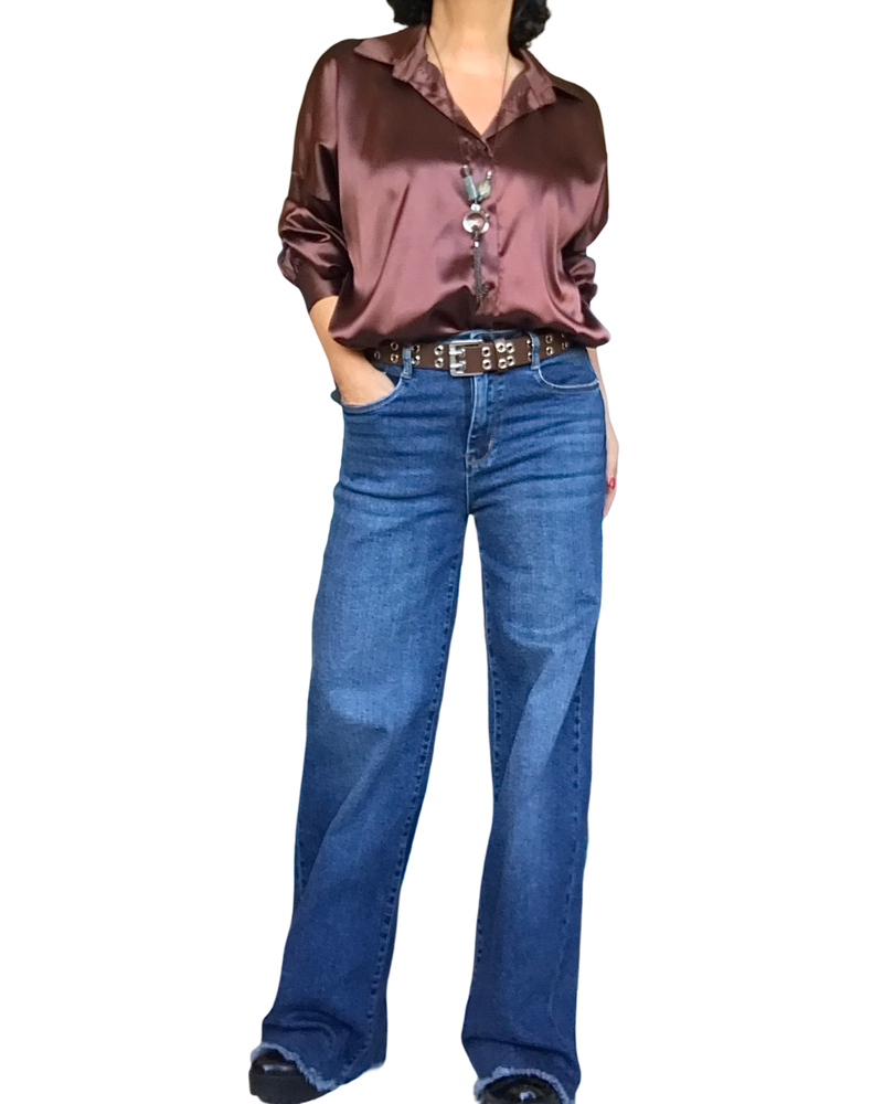 Chemise brune en satin à manche longue