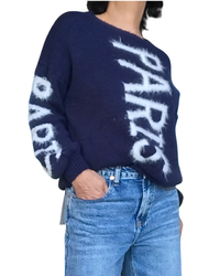 Chandail col rond en tricot marine avec « Paris » écrit en blanc sur le devant et sur les manches