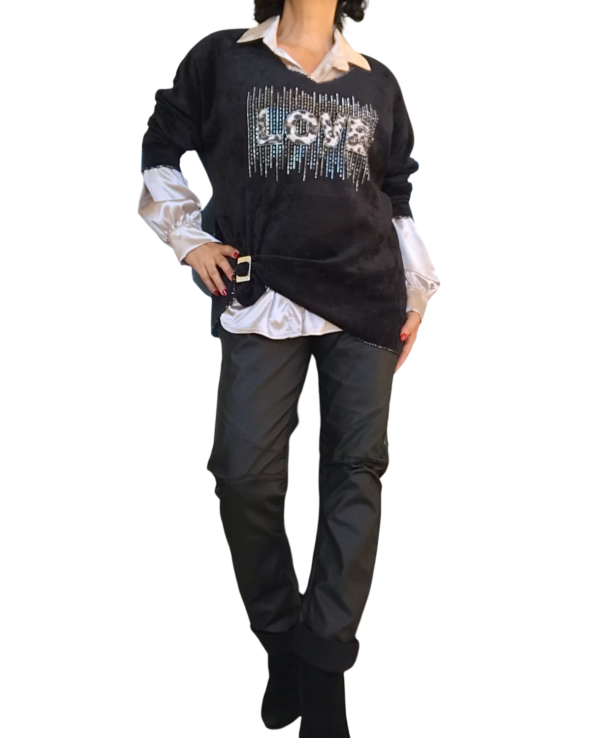 Chandail noir col en V en velours chenille avec LOVE écrit en léopard