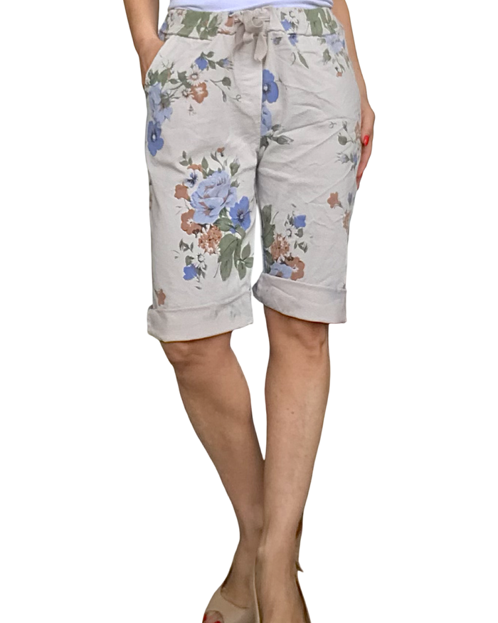 Bermuda beige imprimé de fleurs kaki, noisette et bleu à taille élastique avec cordon