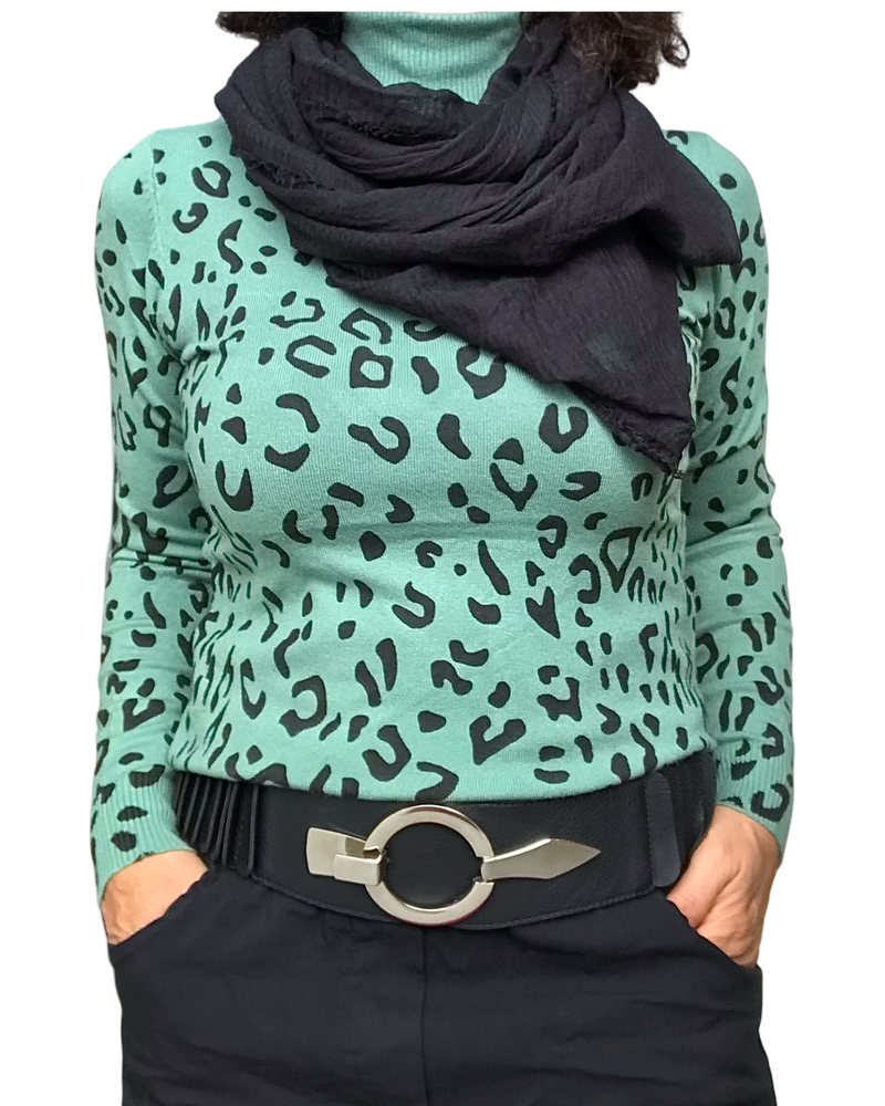 Chandail col roulé en tricot léger léopard « small/médium » vert mousse avec foulard noir