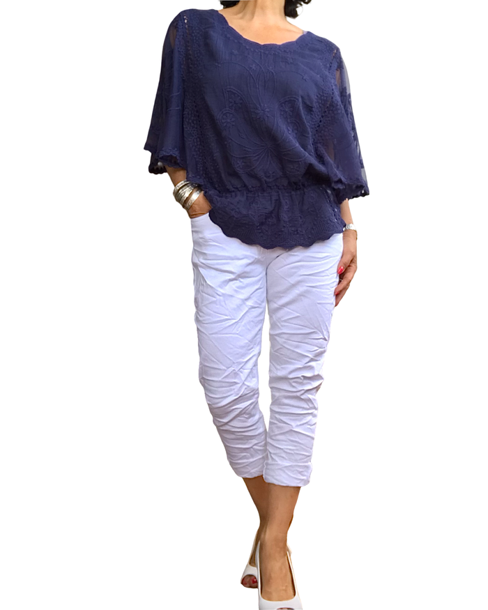 Blouse en voile bleu marin, dentelle et broderie, élastique à la taille | Livraison 27 Mai